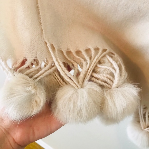 Cream soft scarf - Picture 2 of 7